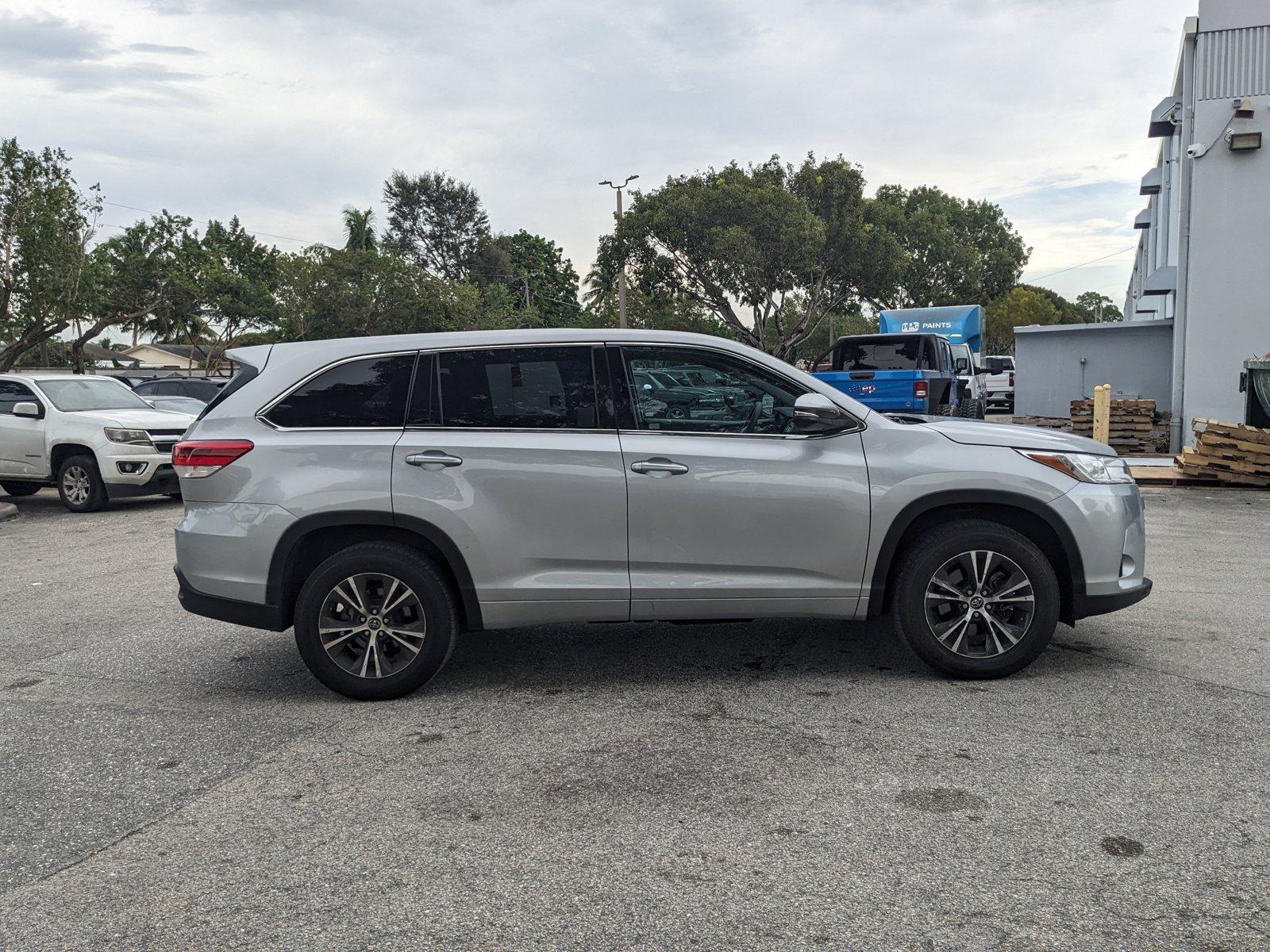 2018 Toyota Highlander Vehicle Photo in GREENACRES, FL 33463-3207