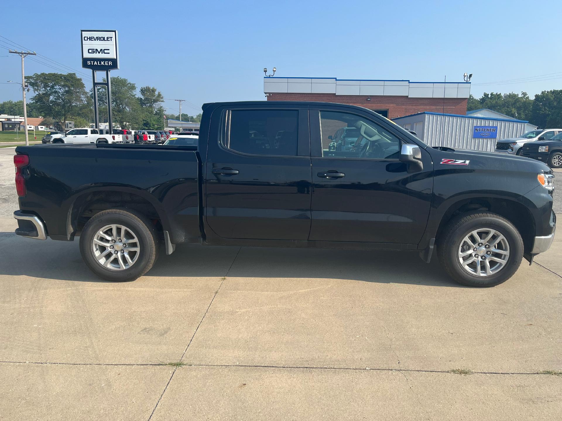 Certified 2022 Chevrolet Silverado 1500 LT with VIN 1GCUDDED0NZ627163 for sale in Creston, IA