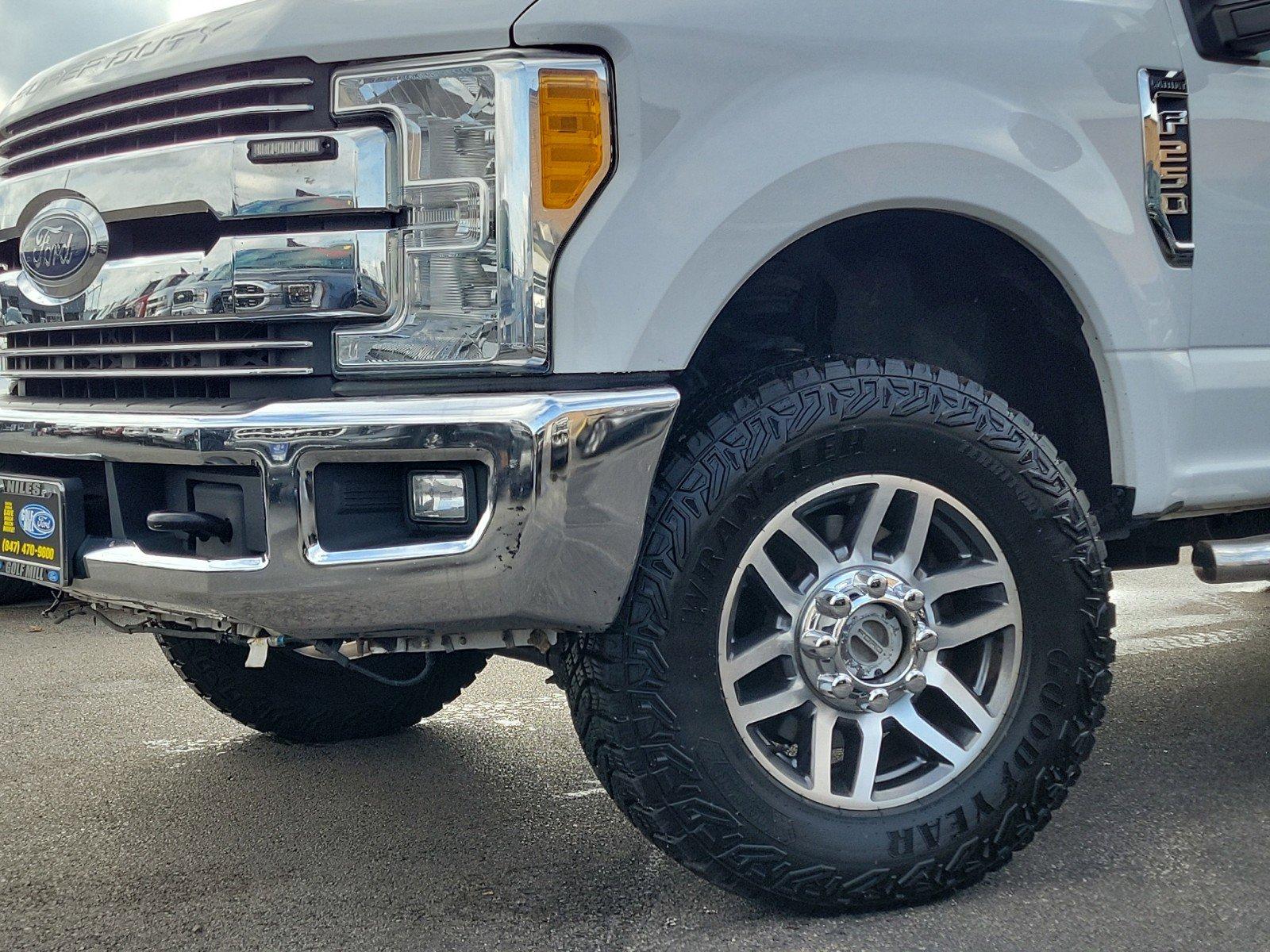 2017 Ford Super Duty F-250 SRW Vehicle Photo in Saint Charles, IL 60174