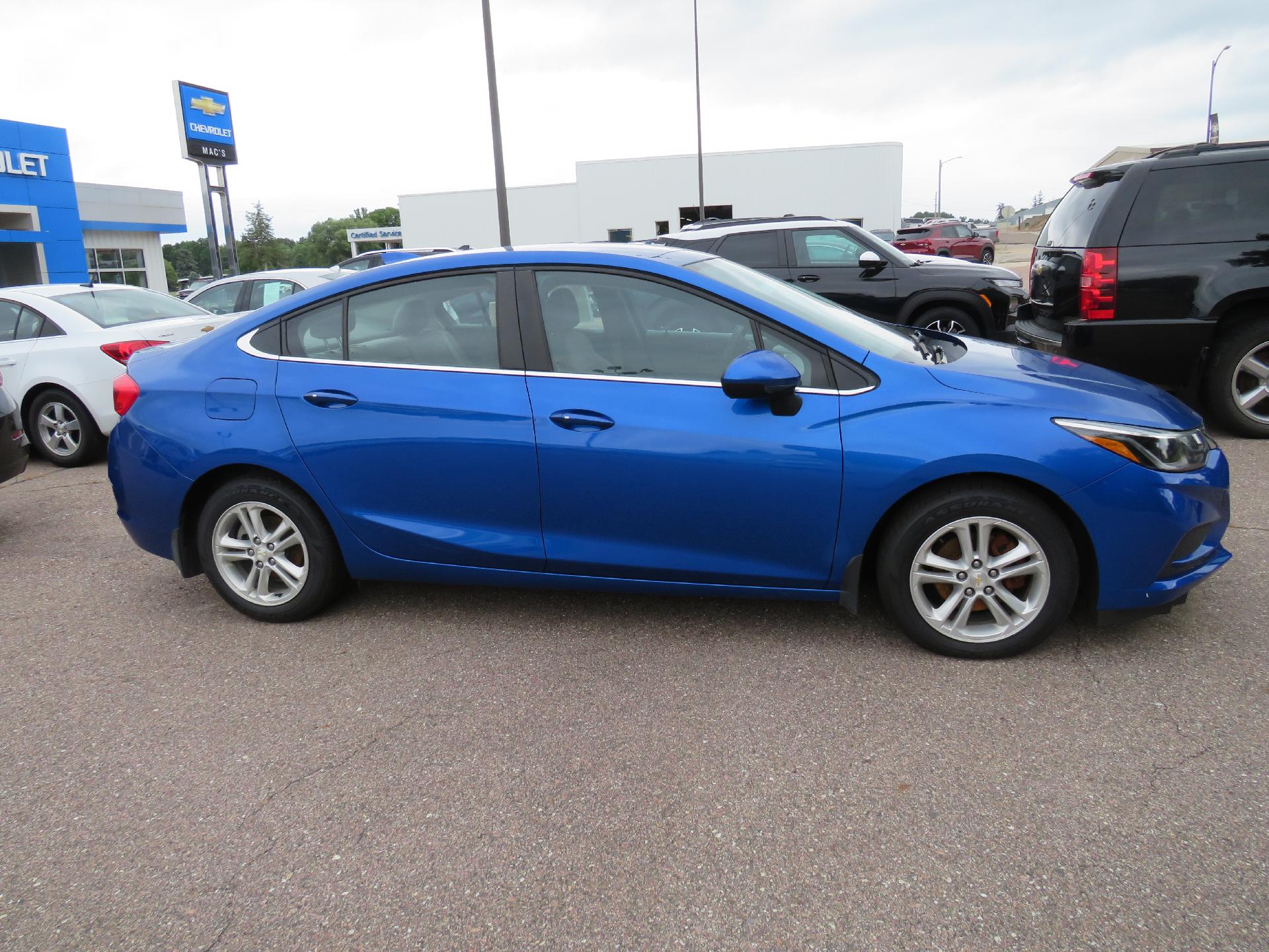 2017 Chevrolet Cruze Vehicle Photo in MAPLETON, IA 51034-1072