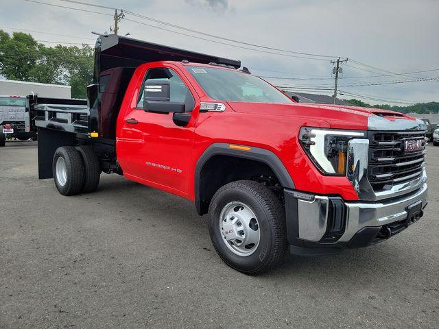 2024 GMC Sierra 3500 HD Chassis Cab Vehicle Photo in DANBURY, CT 06810-5034