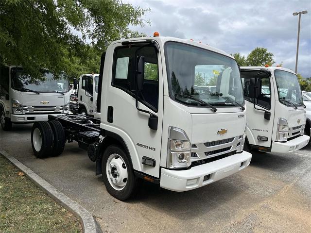 2025 Chevrolet Low Cab Forward 4500 Vehicle Photo in ALCOA, TN 37701-3235