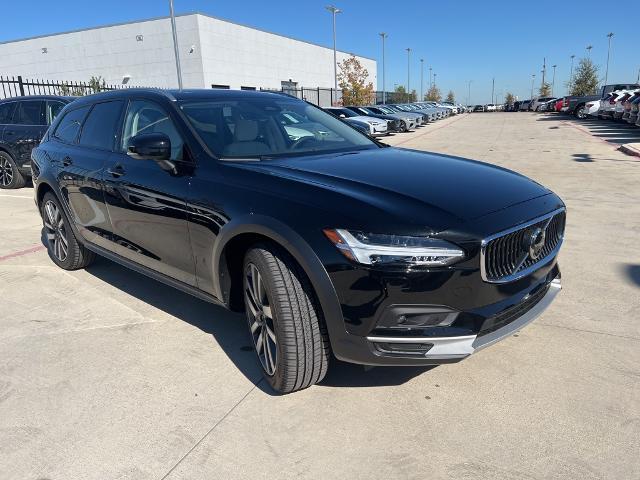 2025 Volvo V90 Cross Country Vehicle Photo in Grapevine, TX 76051