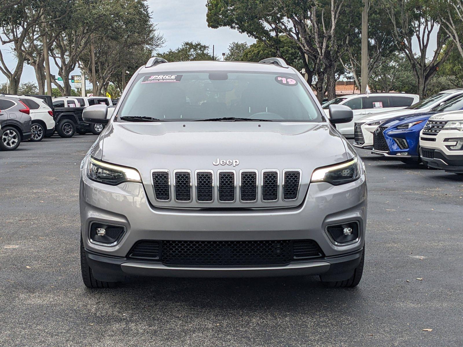 2019 Jeep Cherokee Vehicle Photo in GREENACRES, FL 33463-3207