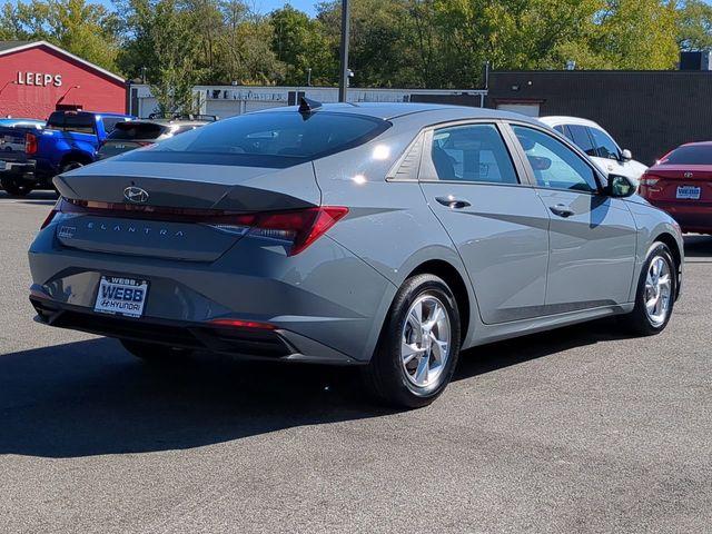 2022 Hyundai ELANTRA Vehicle Photo in Merrillville, IN 46410-5311