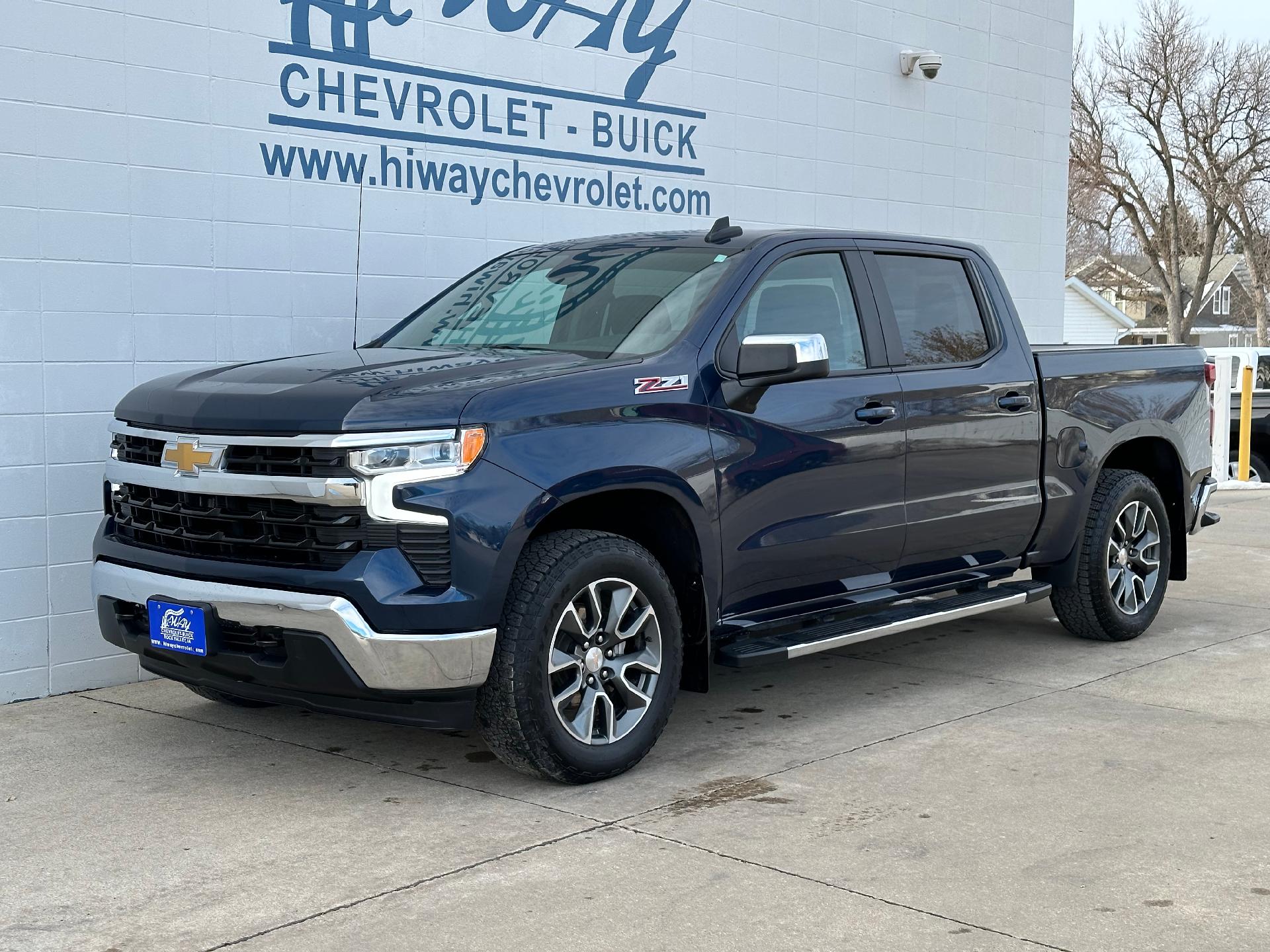 Used 2023 Chevrolet Silverado 1500 LT with VIN 2GCUDDED7P1103763 for sale in Rock Valley, IA