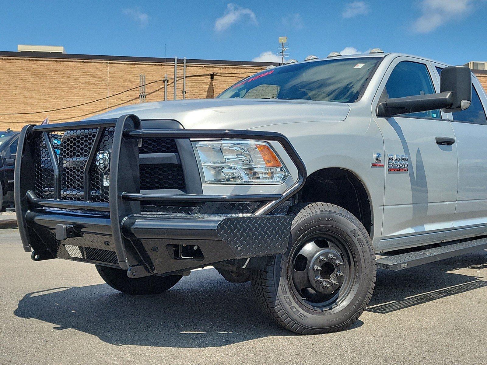 2018 Ram 3500 Chassis Cab Vehicle Photo in Saint Charles, IL 60174