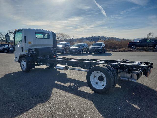 2024 Chevrolet Low Cab Forward 4500 Vehicle Photo in DANBURY, CT 06810-5034