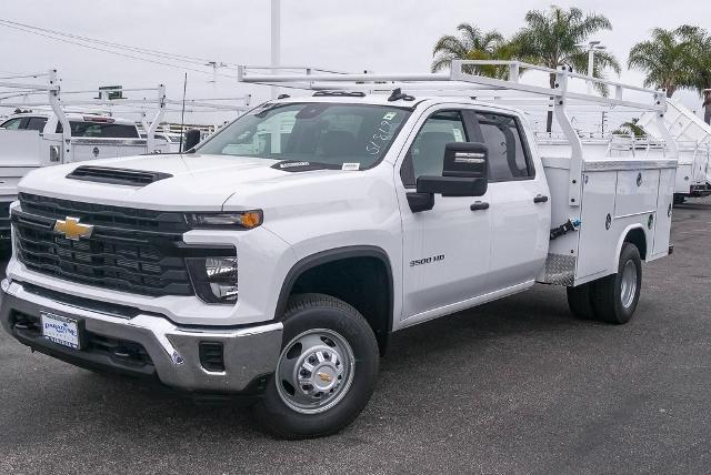 2024 Chevrolet Silverado 3500 HD CC Vehicle Photo in VENTURA, CA 93003-8585