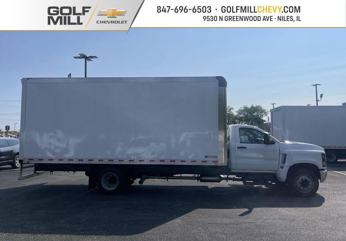 2022 Chevrolet Silverado Chassis Cab Vehicle Photo in Saint Charles, IL 60174