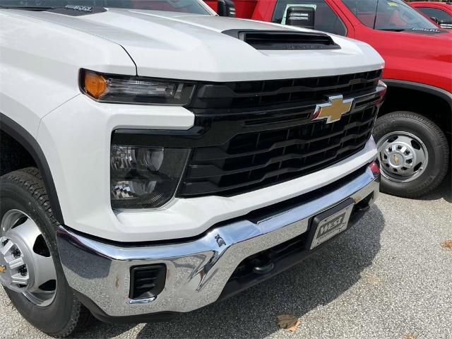 2024 Chevrolet Silverado 3500 HD Chassis Cab Vehicle Photo in ALCOA, TN 37701-3235