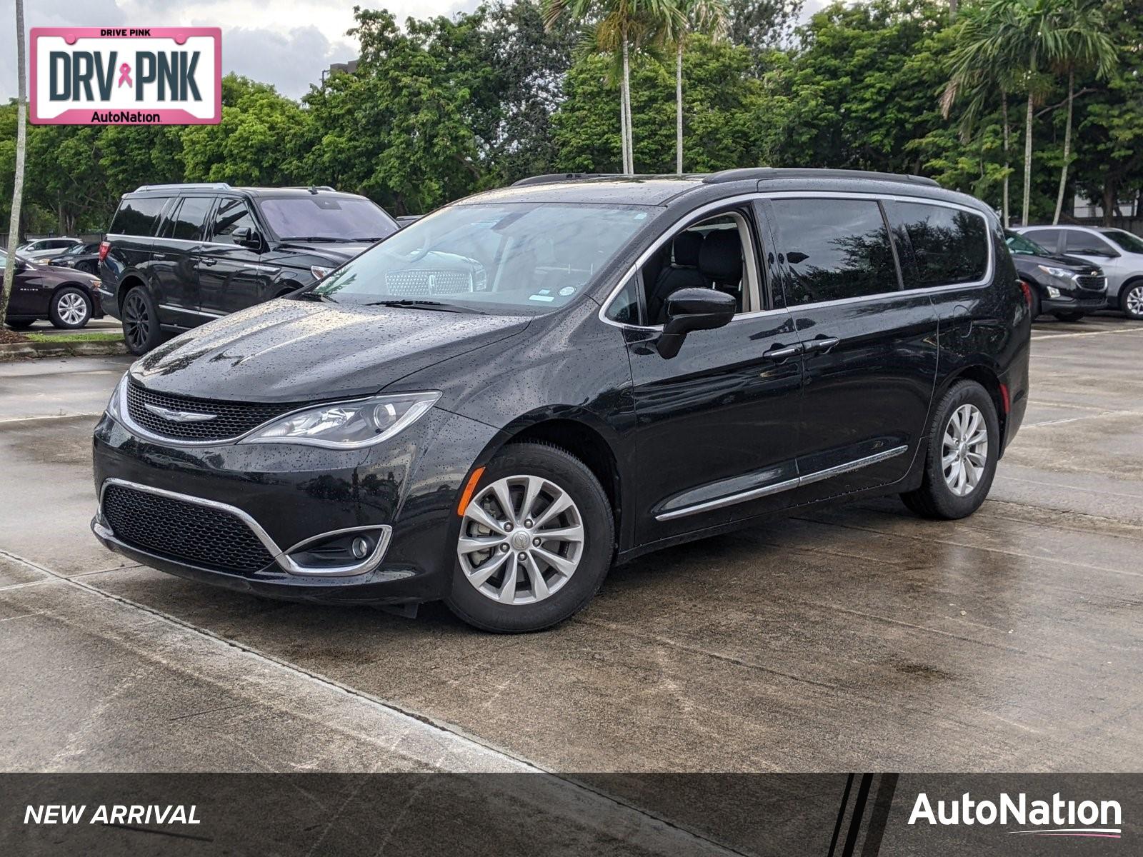 2017 Chrysler Pacifica Vehicle Photo in PEMBROKE PINES, FL 33024-6534