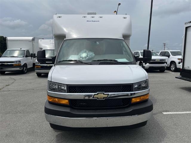 2024 Chevrolet Express Cutaway 4500 Vehicle Photo in ALCOA, TN 37701-3235