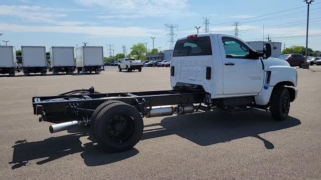 2024 Chevrolet Silverado Chassis Cab Vehicle Photo in JOLIET, IL 60435-8135