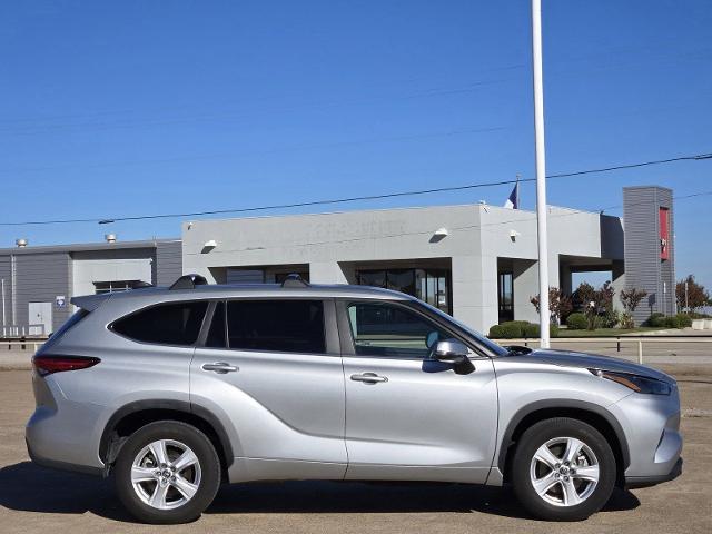 2023 Toyota Highlander Vehicle Photo in Weatherford, TX 76087