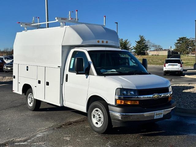 2024 Chevrolet Express Cutaway 3500 Vehicle Photo in COLUMBIA, MO 65203-3903