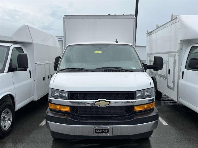 2023 Chevrolet Express Cutaway 3500 Vehicle Photo in ALCOA, TN 37701-3235