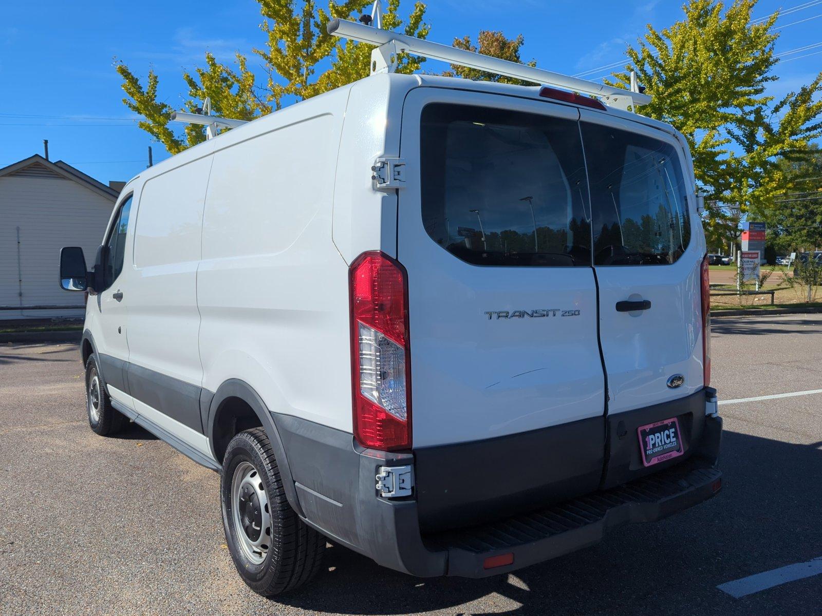 2017 Ford Transit Van Vehicle Photo in Memphis, TN 38133