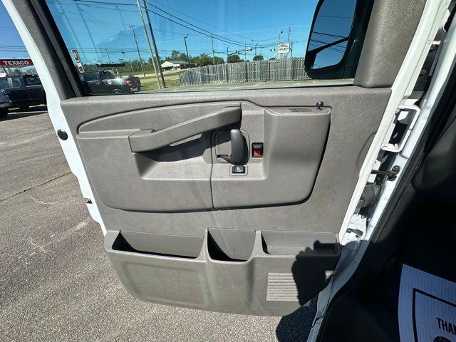 2023 Chevrolet Express Passenger Vehicle Photo in TUPELO, MS 38801-6508