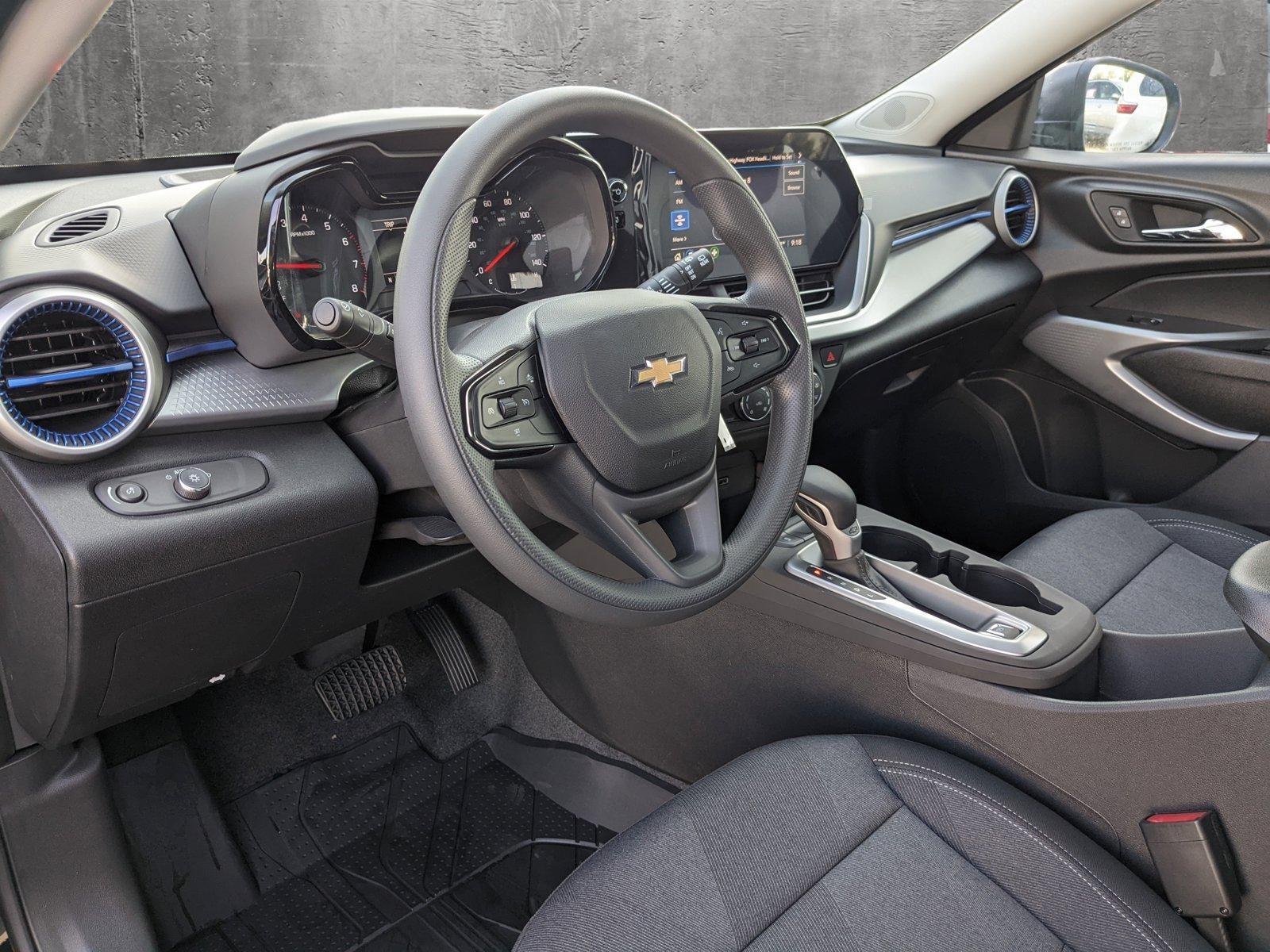 2024 Chevrolet Trax Vehicle Photo in VALENCIA, CA 91355-1705