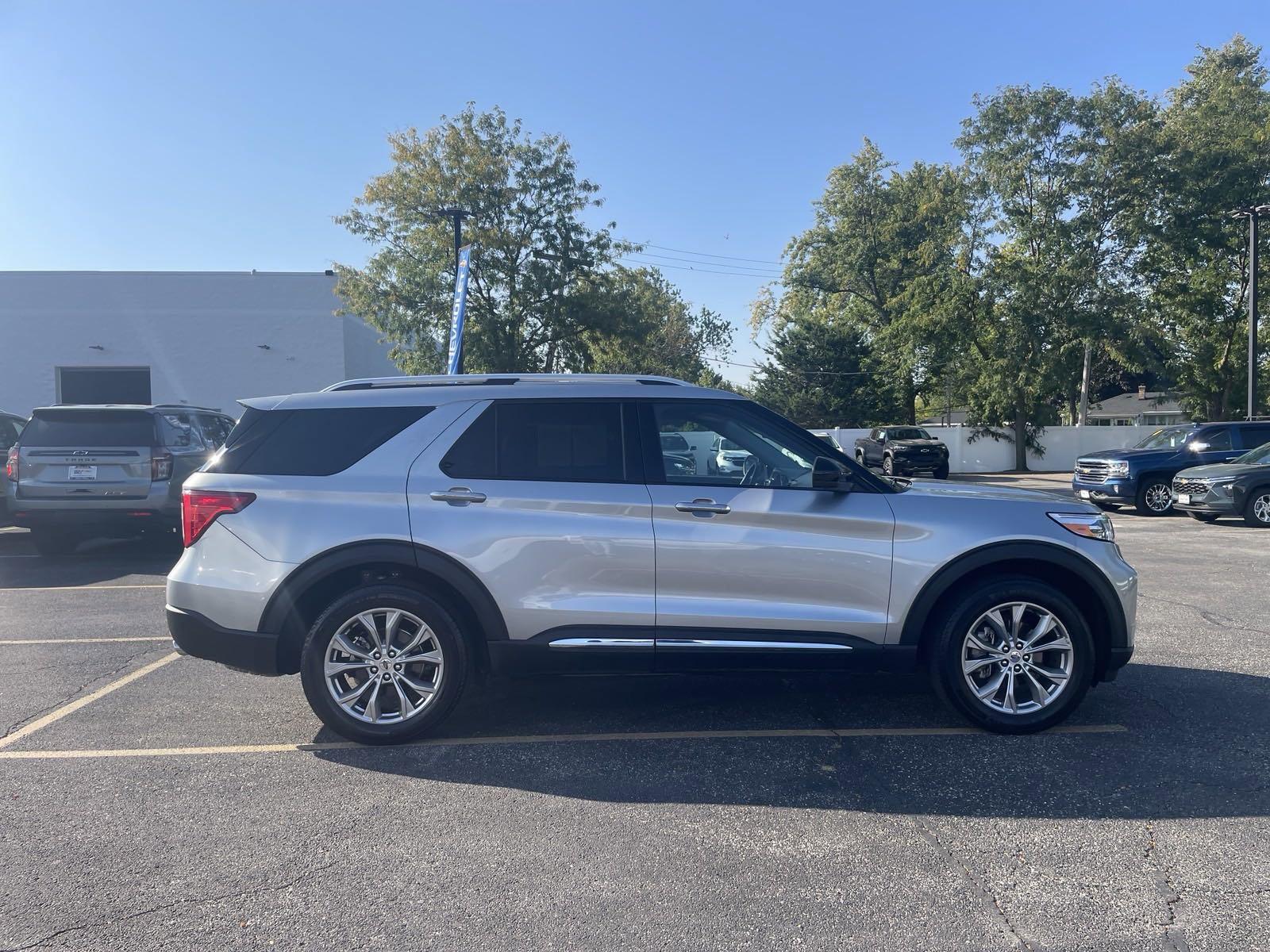 2023 Ford Explorer Vehicle Photo in Plainfield, IL 60586