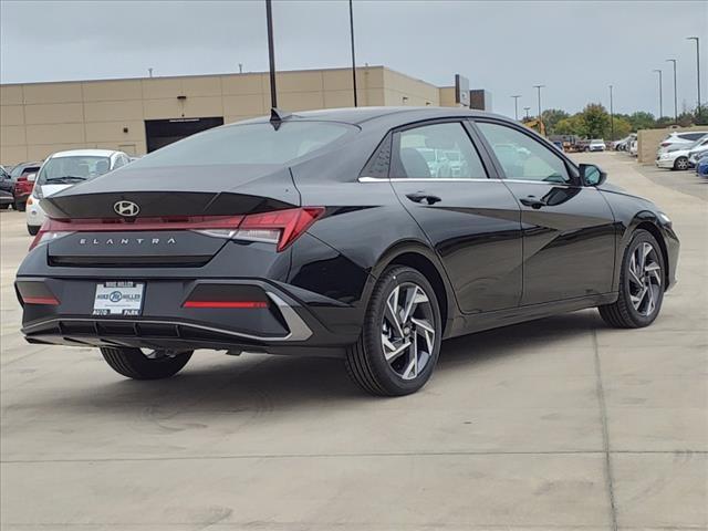 2024 Hyundai ELANTRA Vehicle Photo in Peoria, IL 61615