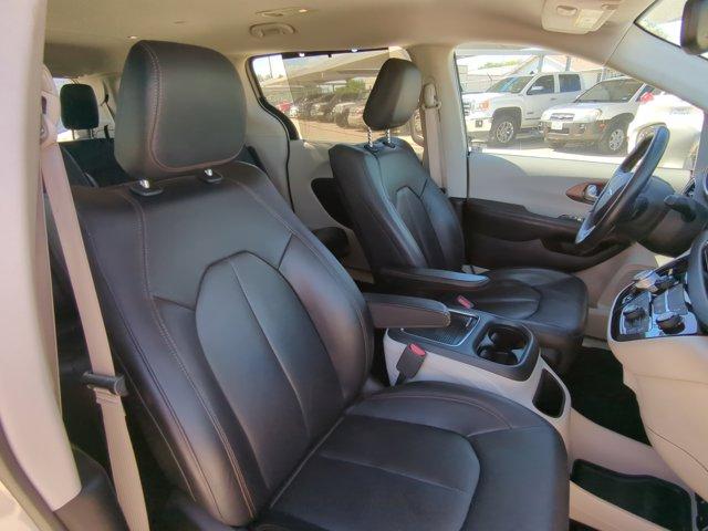 2017 Chrysler Pacifica Vehicle Photo in SELMA, TX 78154-1459