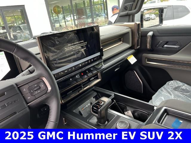 2025 GMC HUMMER EV SUV Vehicle Photo in CHICOPEE, MA 01020-5001