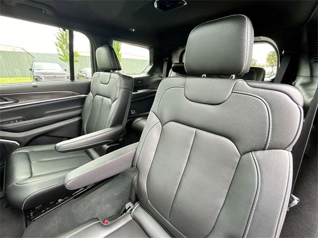 2024 Jeep Grand Cherokee L Vehicle Photo in BOWLING GREEN, KY 42104-4102