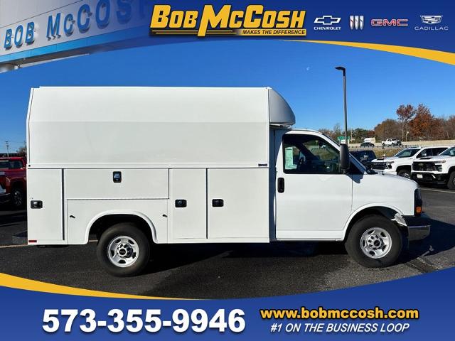 2024 GMC Savana Cutaway 3500 Vehicle Photo in COLUMBIA, MO 65203-3903