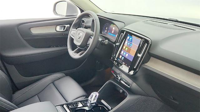 2024 Volvo XC40 Vehicle Photo in Grapevine, TX 76051