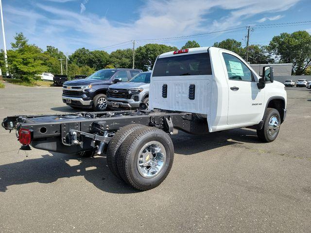 2024 Chevrolet Silverado 3500 HD Chassis Cab Vehicle Photo in DANBURY, CT 06810-5034