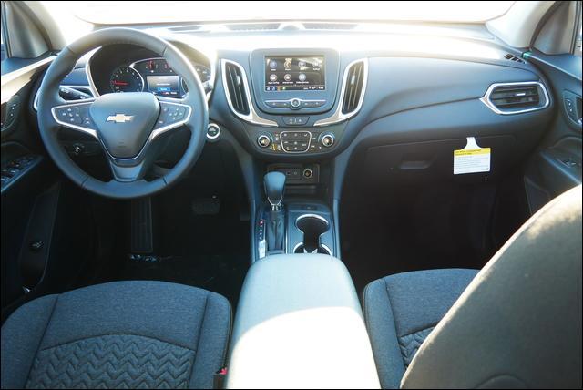 2024 Chevrolet Equinox Vehicle Photo in MAPLEWOOD, MN 55119-4794