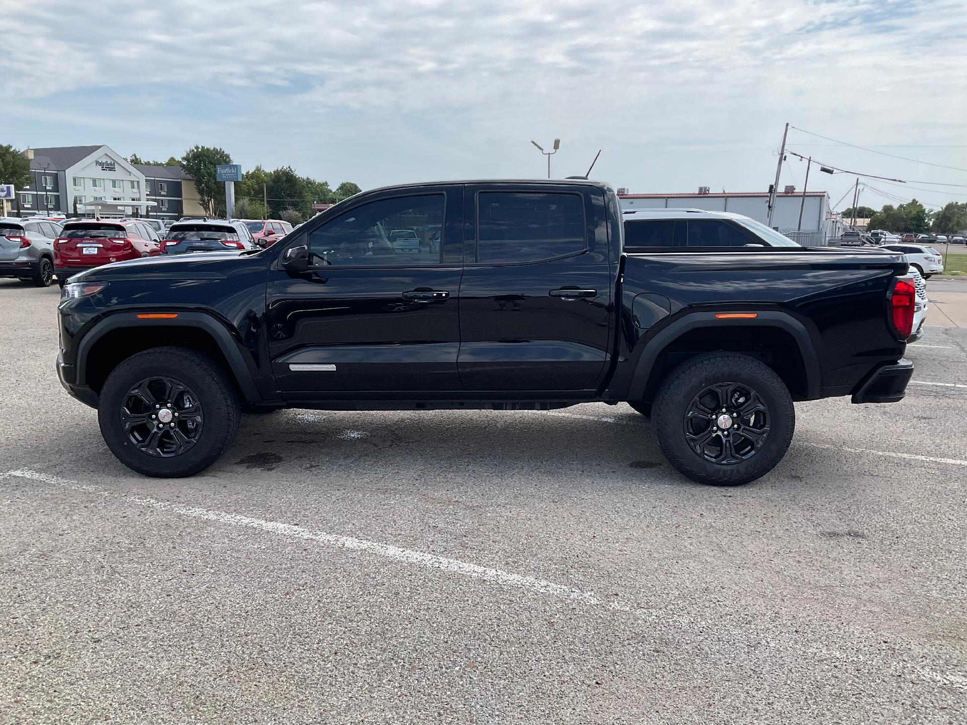 2024 GMC Canyon Vehicle Photo in PONCA CITY, OK 74601-1036