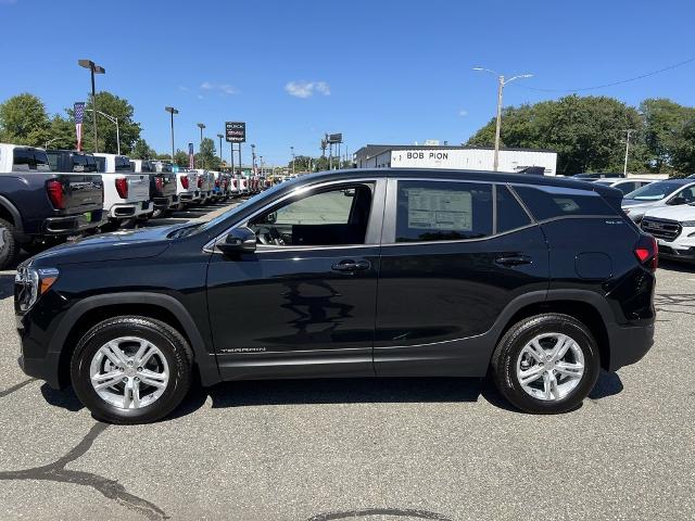 2024 GMC Terrain Vehicle Photo in CHICOPEE, MA 01020-5001