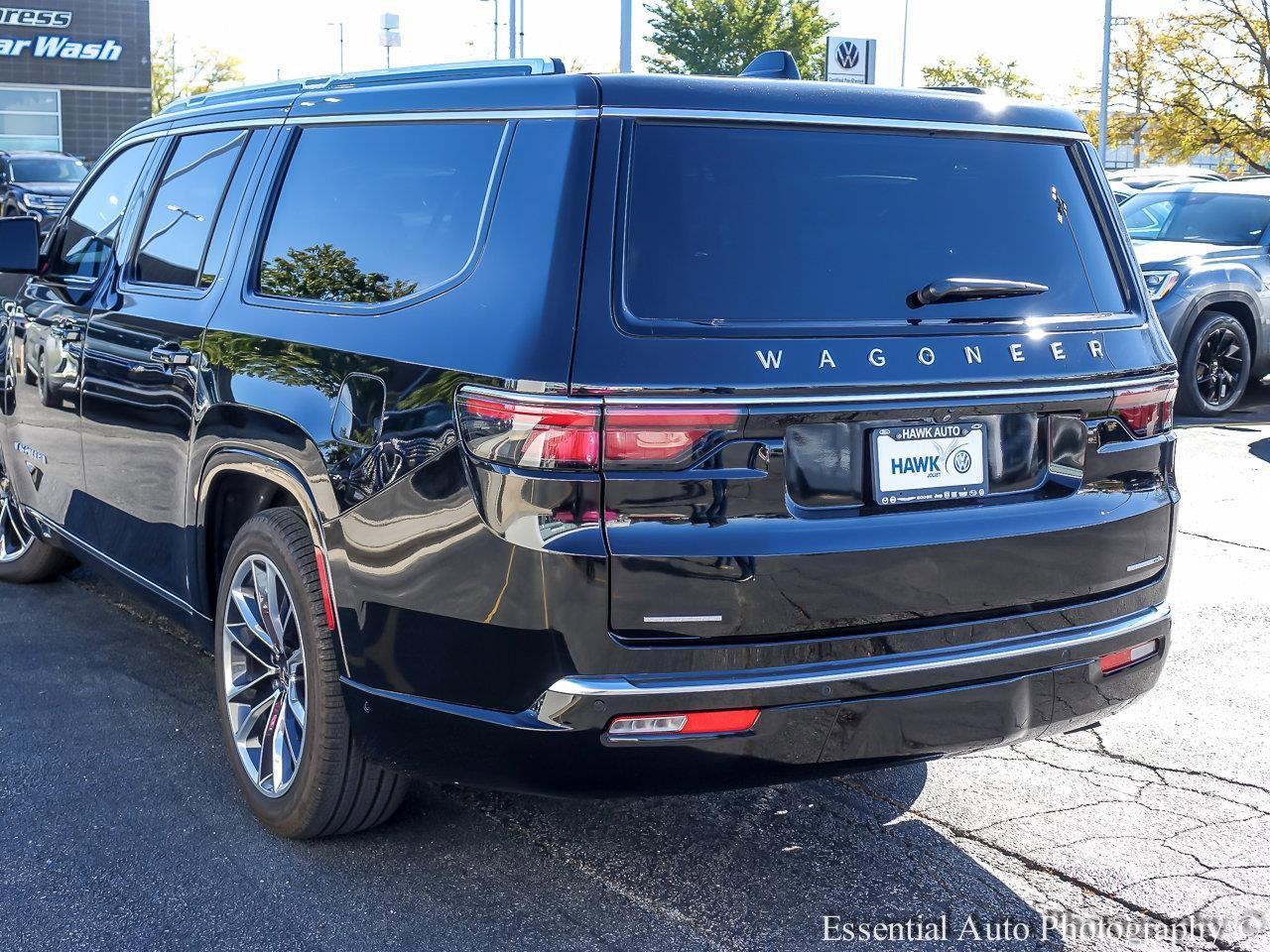 2023 Jeep Wagoneer L Vehicle Photo in Saint Charles, IL 60174