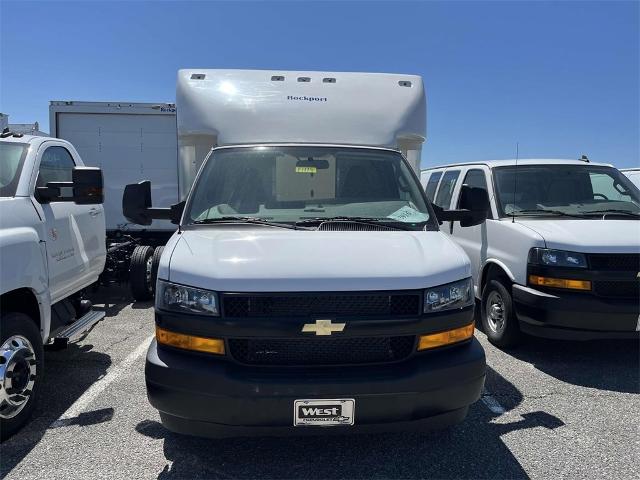 2023 Chevrolet Express Cutaway 4500 Vehicle Photo in ALCOA, TN 37701-3235