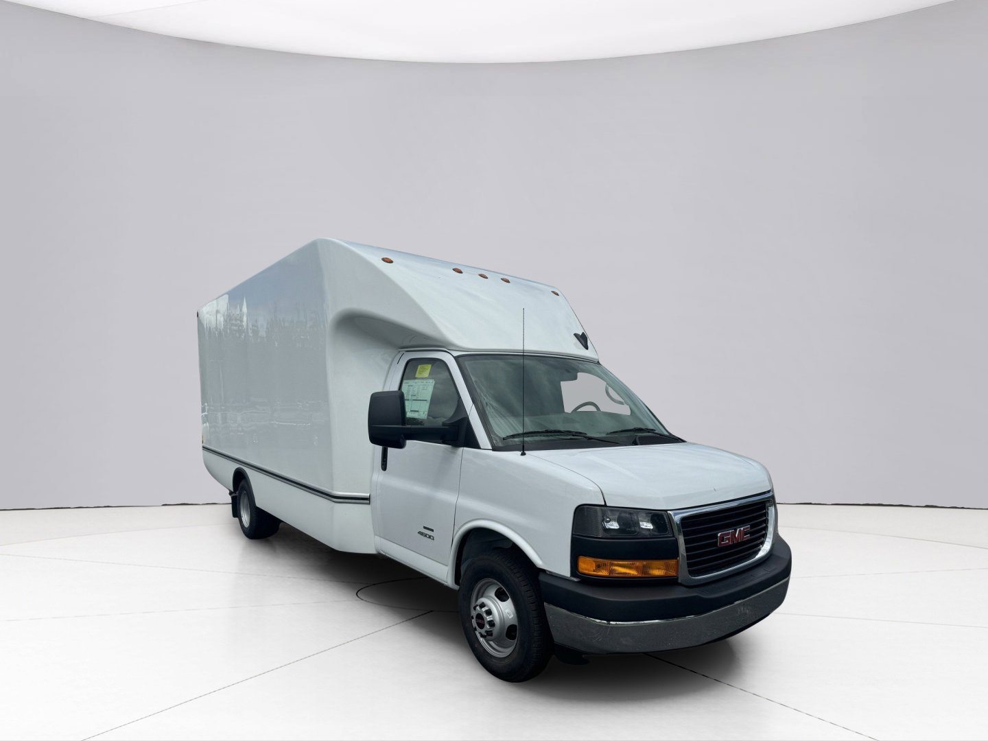 2024 GMC Savana Cutaway 4500 Vehicle Photo in LEOMINSTER, MA 01453-2952