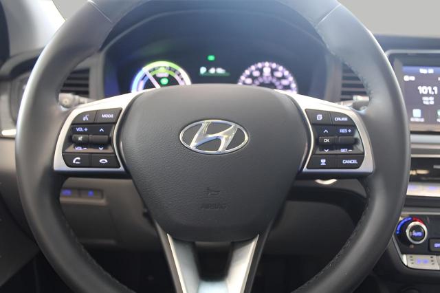 2019 Hyundai SONATA Hybrid Vehicle Photo in Green Bay, WI 54304