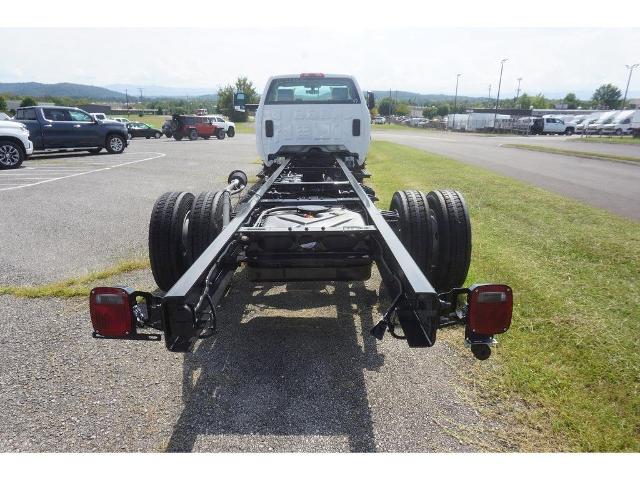 2023 Chevrolet Silverado 6500 HD Vehicle Photo in ALCOA, TN 37701-3235