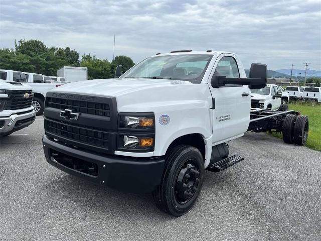 2023 Chevrolet Silverado Chassis Cab Vehicle Photo in ALCOA, TN 37701-3235