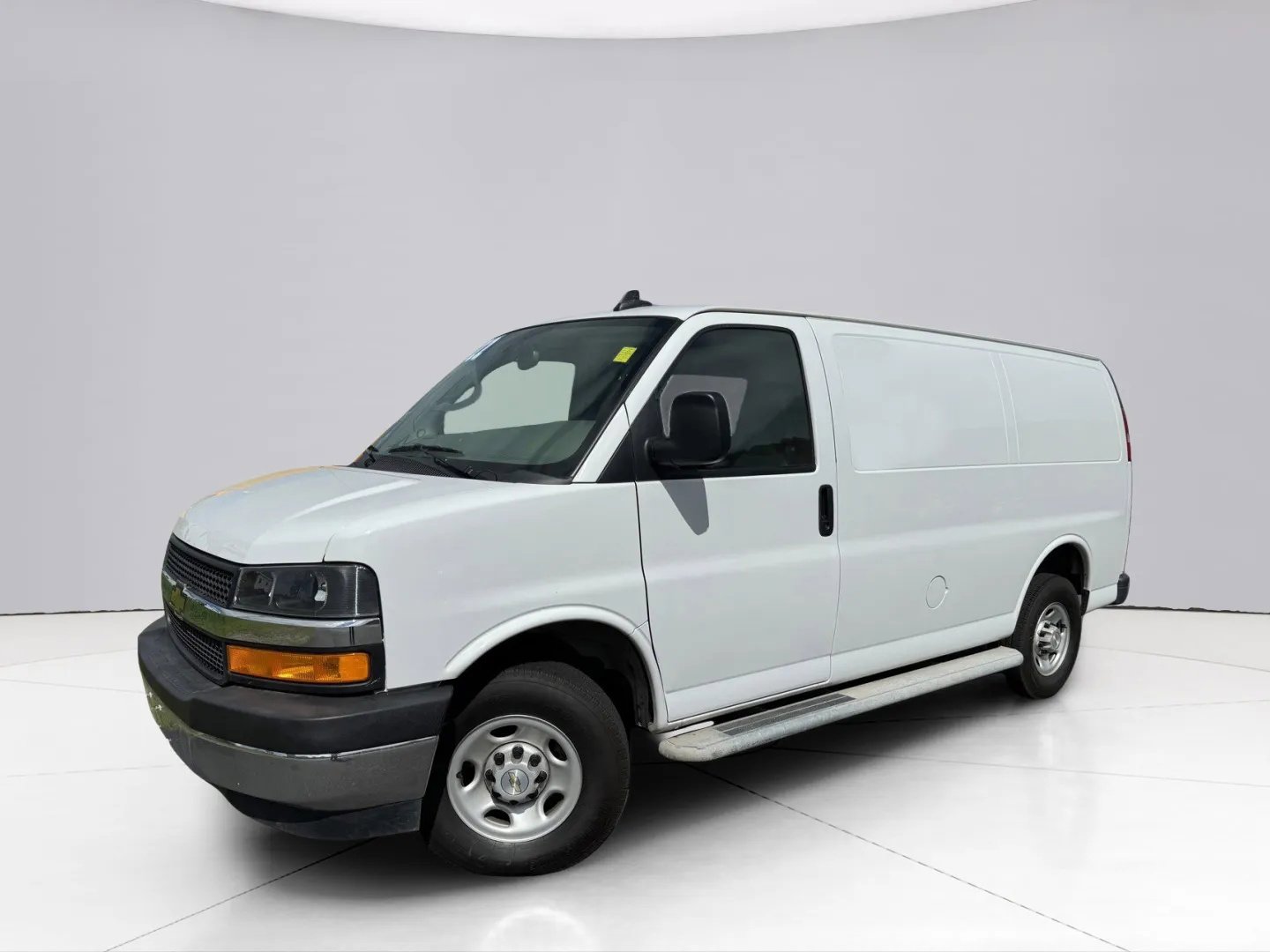 2022 Chevrolet Express Cargo Van Vehicle Photo in LEOMINSTER, MA 01453-2952