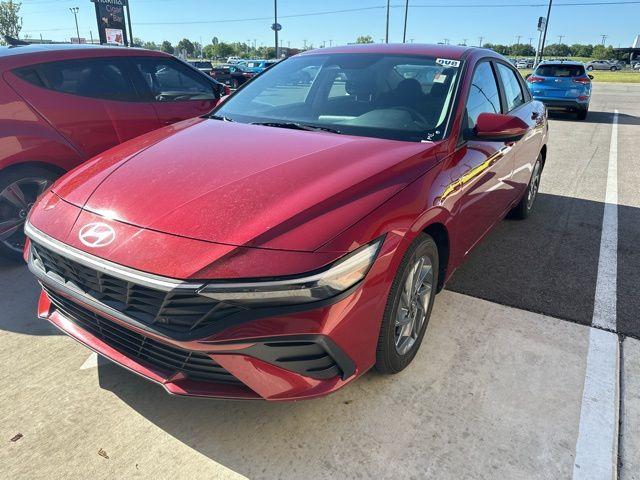 2024 Hyundai ELANTRA Vehicle Photo in Merrillville, IN 46410