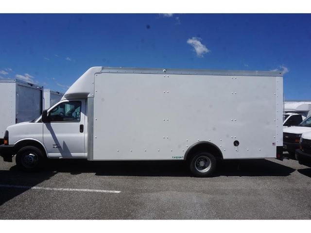 2023 Chevrolet Express Cutaway 4500 Vehicle Photo in ALCOA, TN 37701-3235