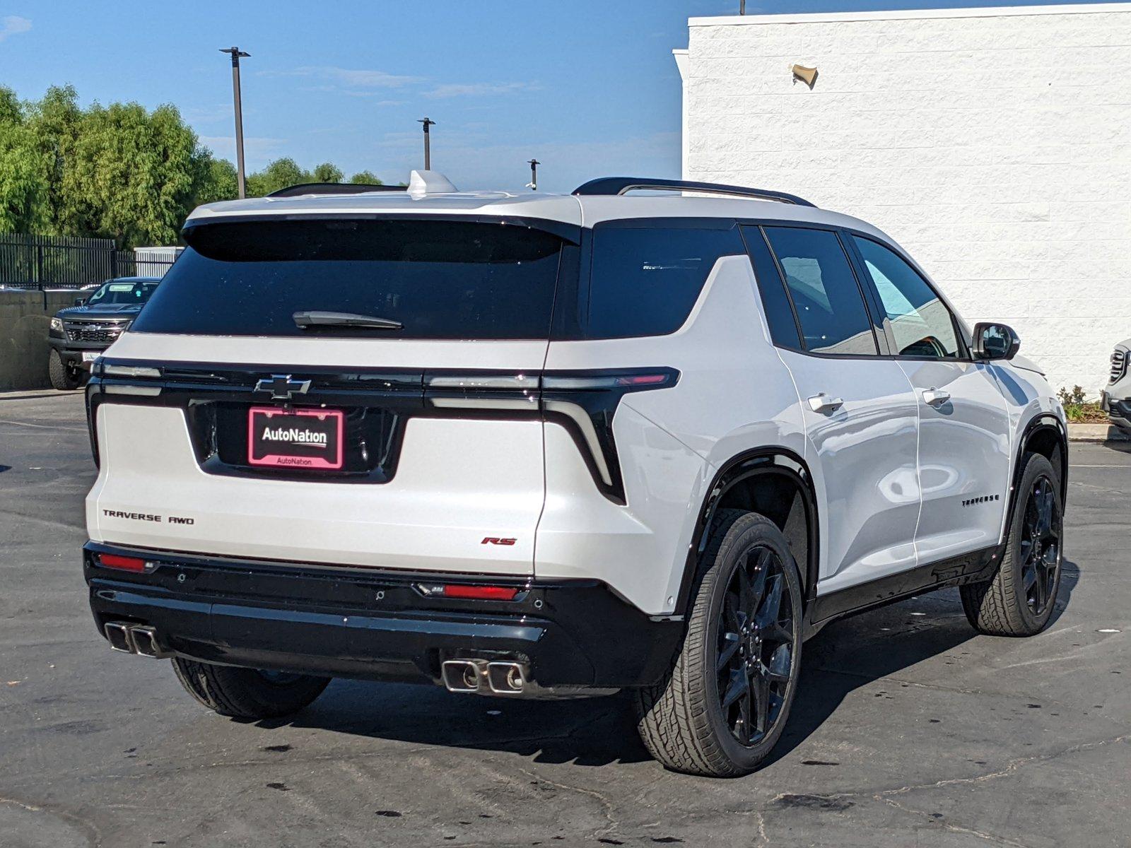 2024 Chevrolet Traverse Vehicle Photo in VALENCIA, CA 91355-1705