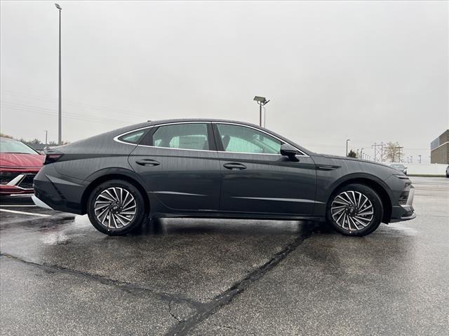 2025 Hyundai SONATA Hybrid Vehicle Photo in O'Fallon, IL 62269