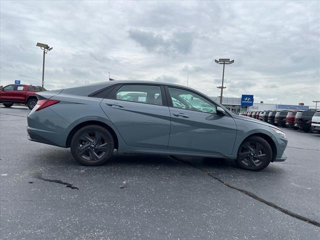 2022 Hyundai ELANTRA Vehicle Photo in O'Fallon, IL 62269