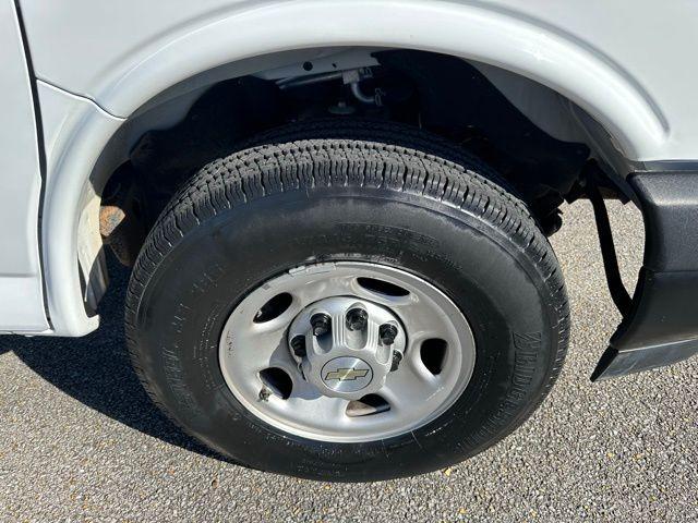 2023 Chevrolet Express Passenger Vehicle Photo in TUPELO, MS 38801-6508