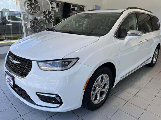 Used 2022 Chrysler Pacifica Limited with VIN 2C4RC1GG5NR120154 for sale in Morton, IL