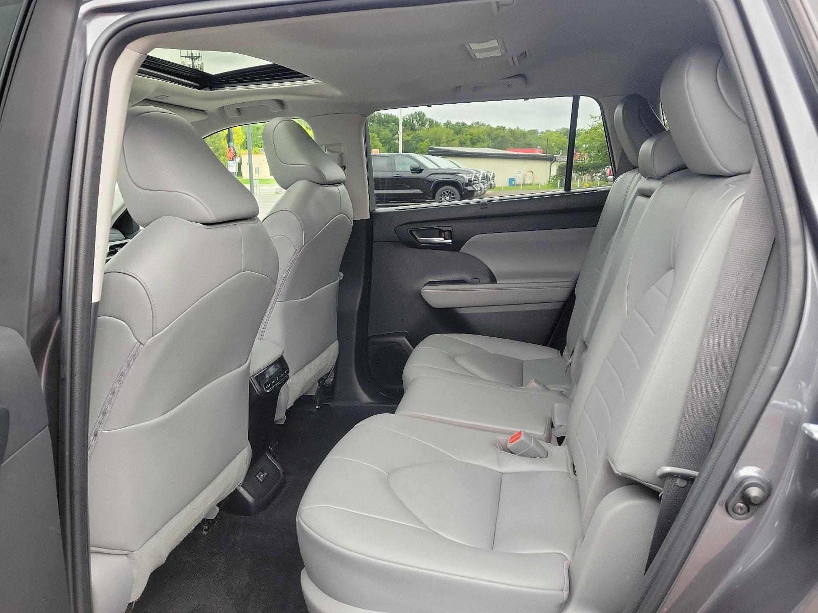 2023 Toyota Highlander Vehicle Photo in Trevose, PA 19053